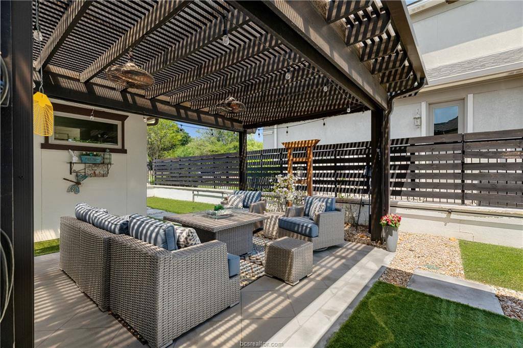 2833 Persimmon Ridge Court, Bryan, TX 77807