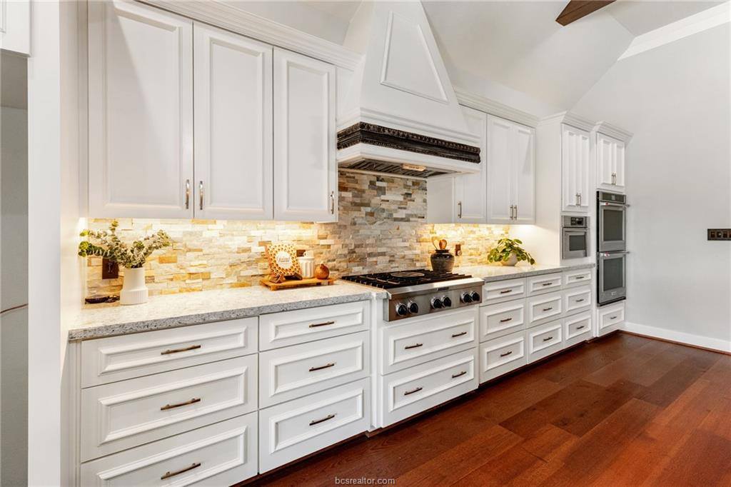 2833 Persimmon Ridge Court, Bryan, TX 77807