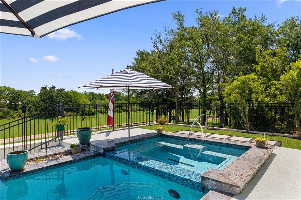 2833 Persimmon Ridge Court, Bryan, TX 77807