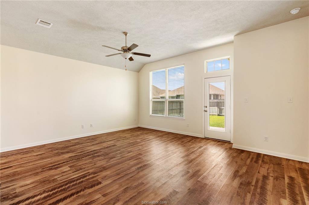 3865 Still Creek Loop, College Station, TX 77845