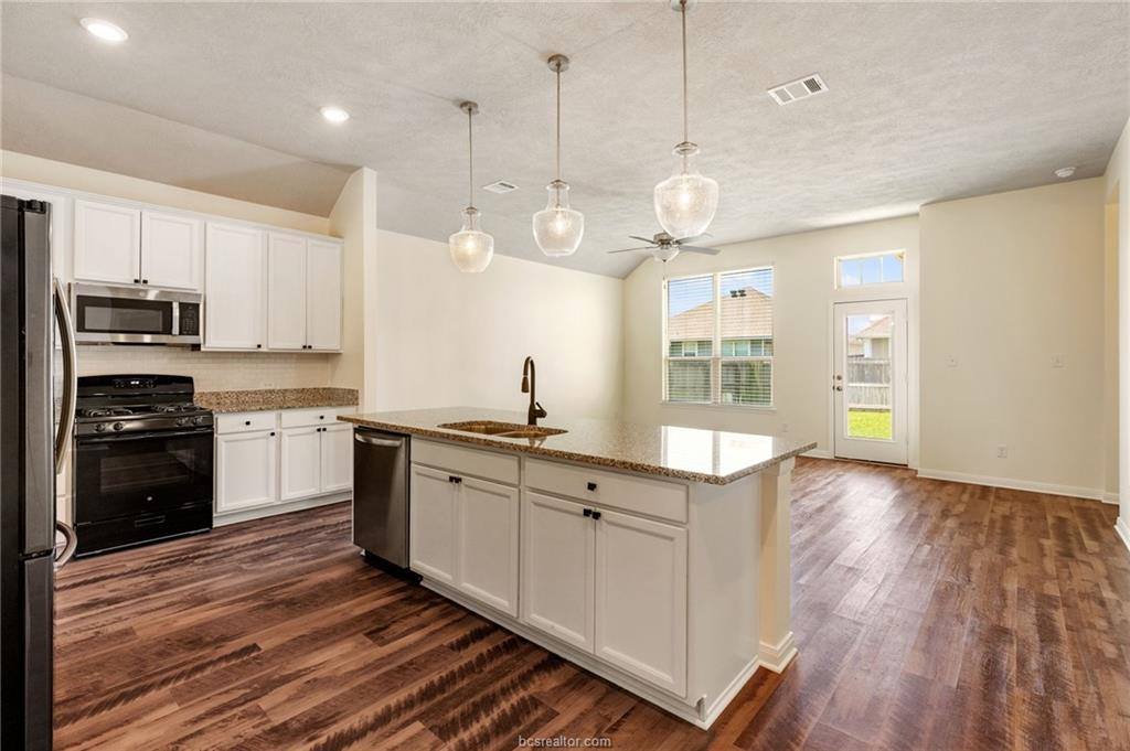 3865 Still Creek Loop, College Station, TX 77845