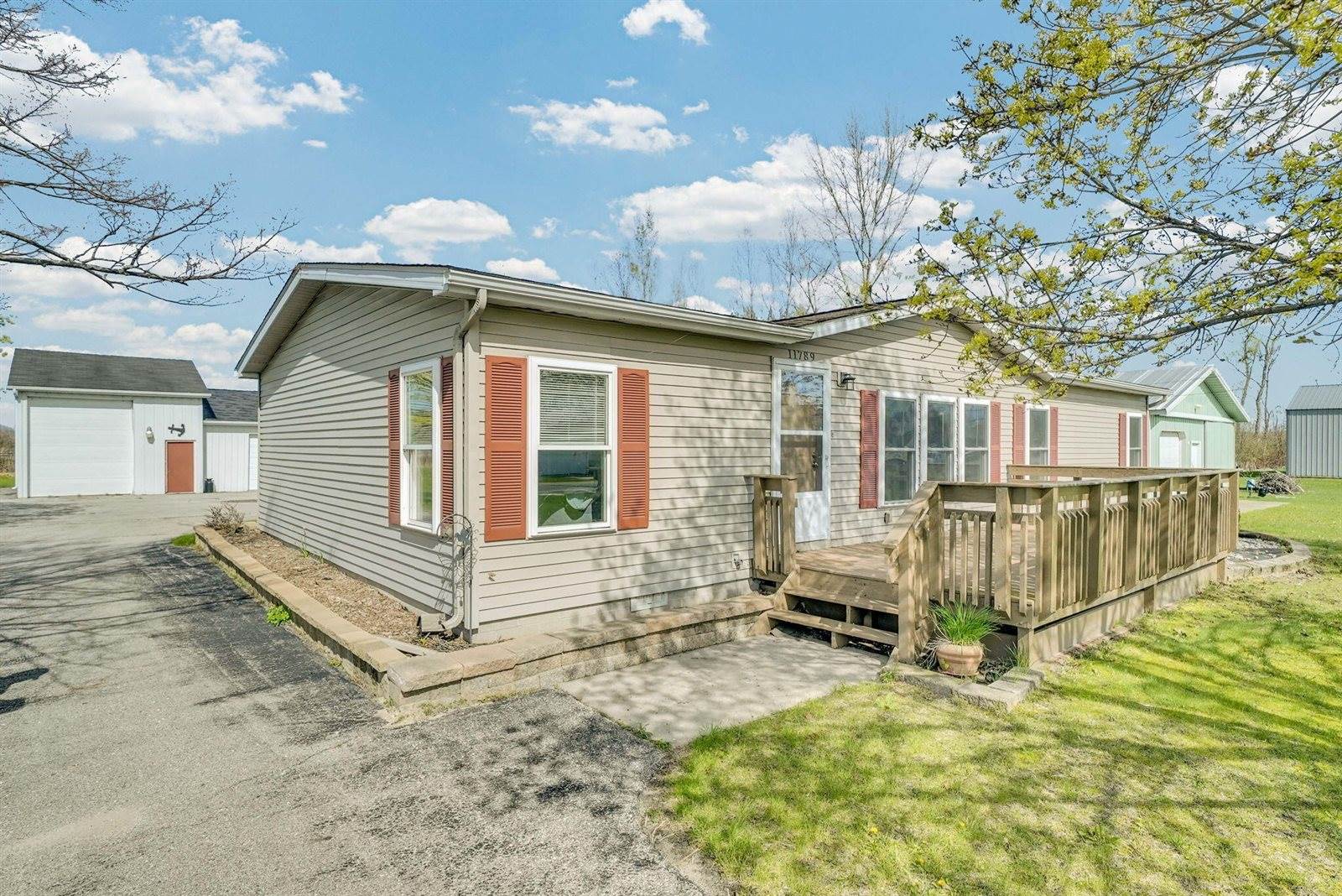 11789 West Shore Drive, Houghton Lake, MI 48629