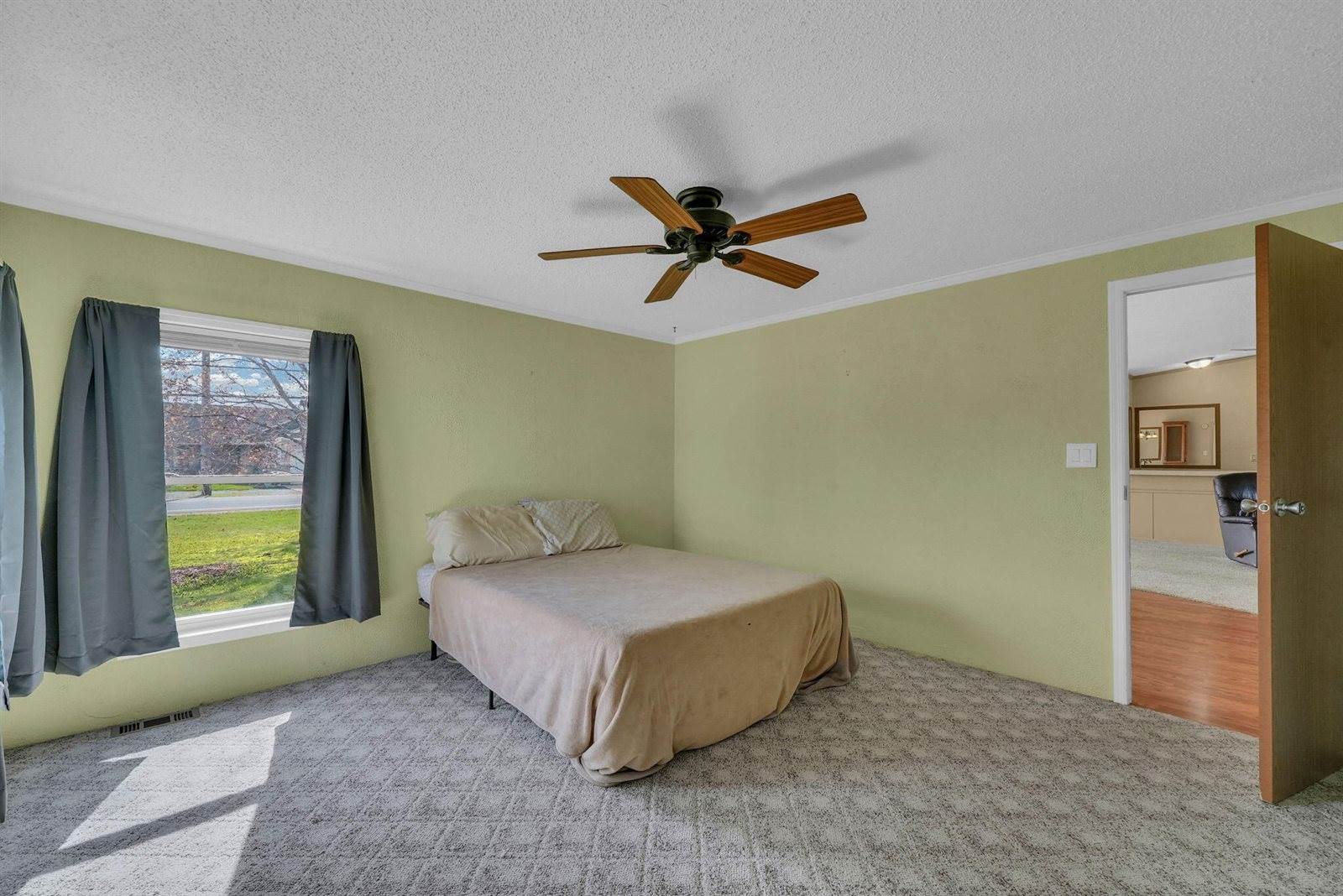 11789 West Shore Drive, Houghton Lake, MI 48629