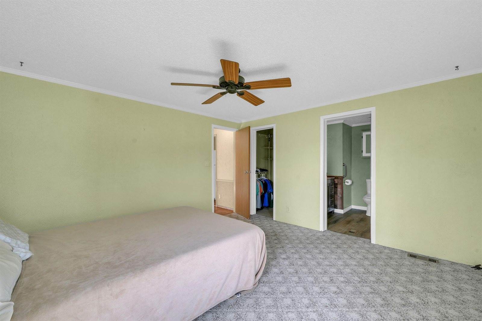 11789 West Shore Drive, Houghton Lake, MI 48629