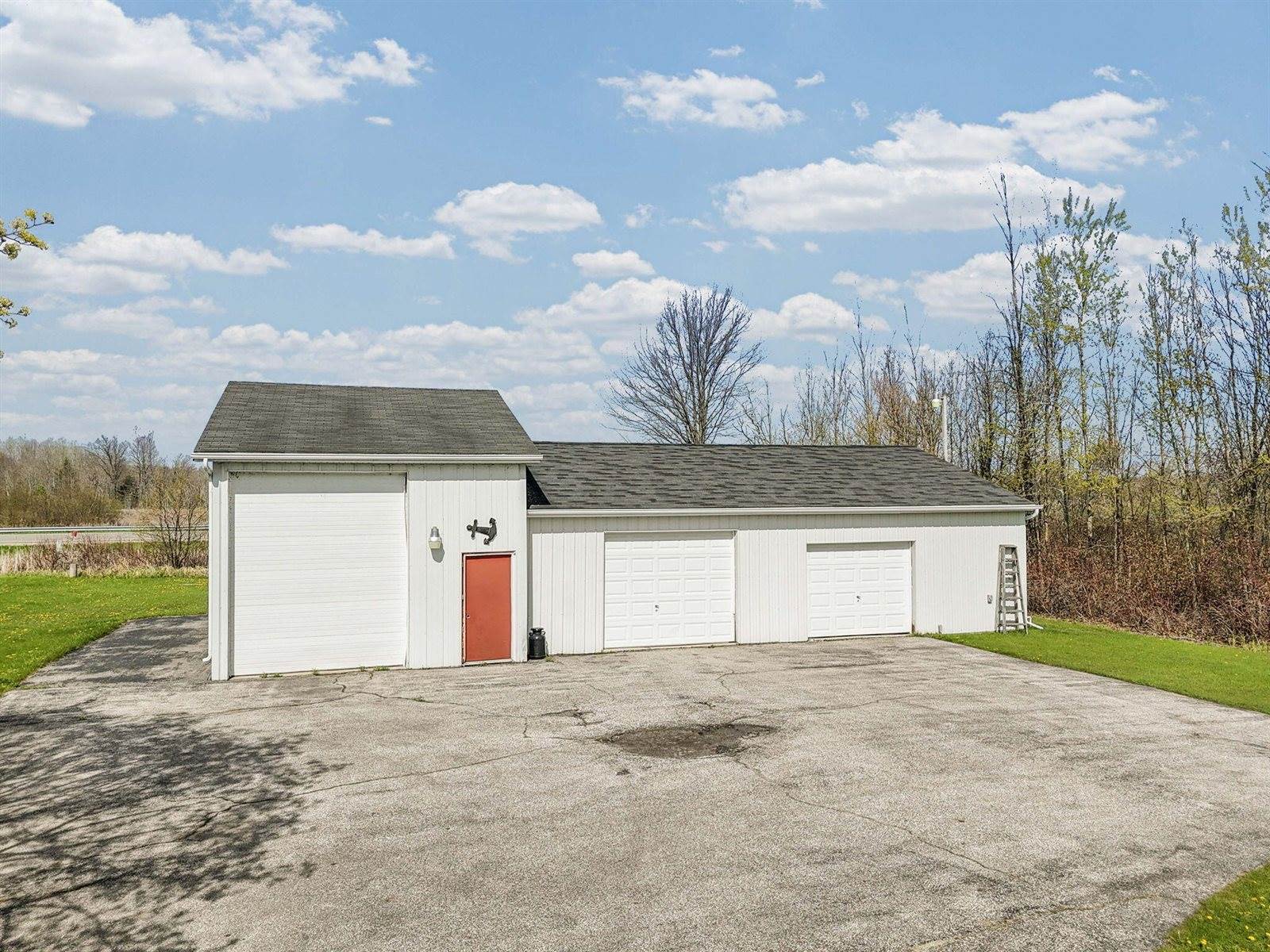 11789 West Shore Drive, Houghton Lake, MI 48629