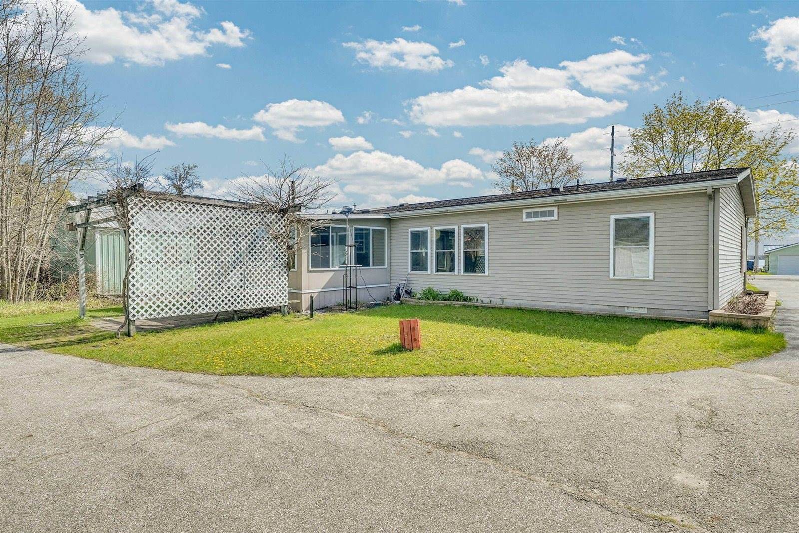 11789 West Shore Drive, Houghton Lake, MI 48629