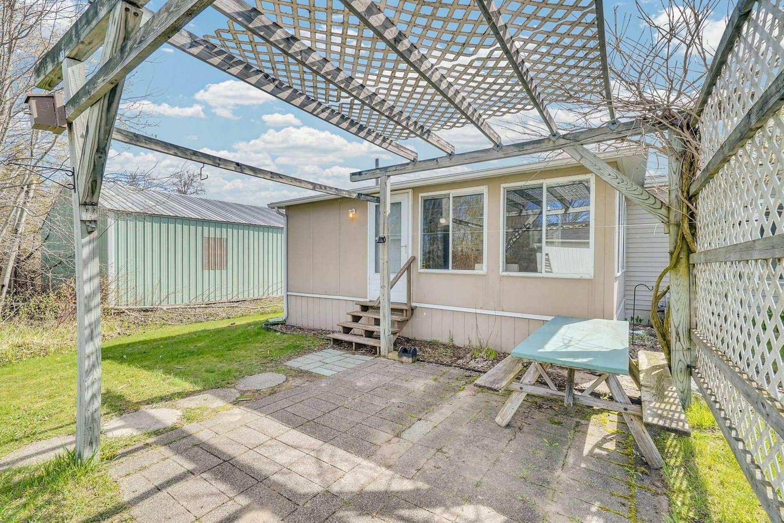 11789 West Shore Drive, Houghton Lake, MI 48629