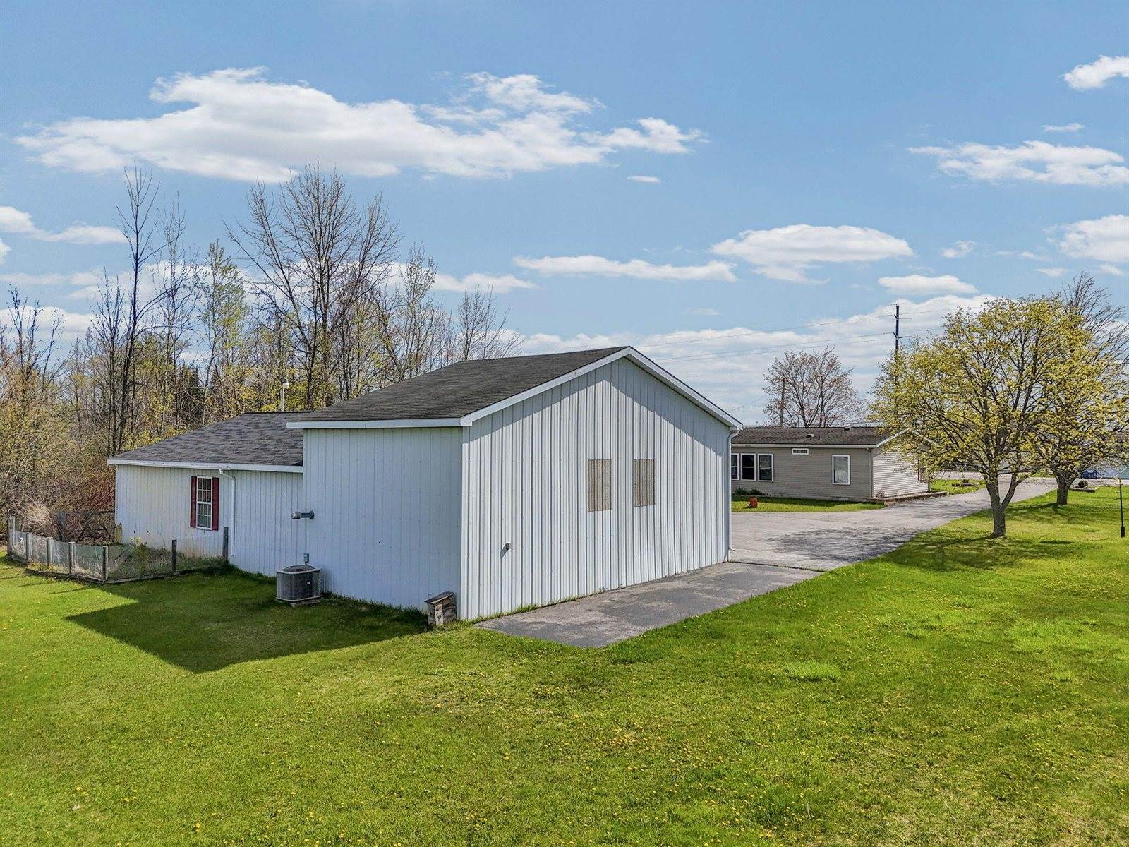 11789 West Shore Drive, Houghton Lake, MI 48629