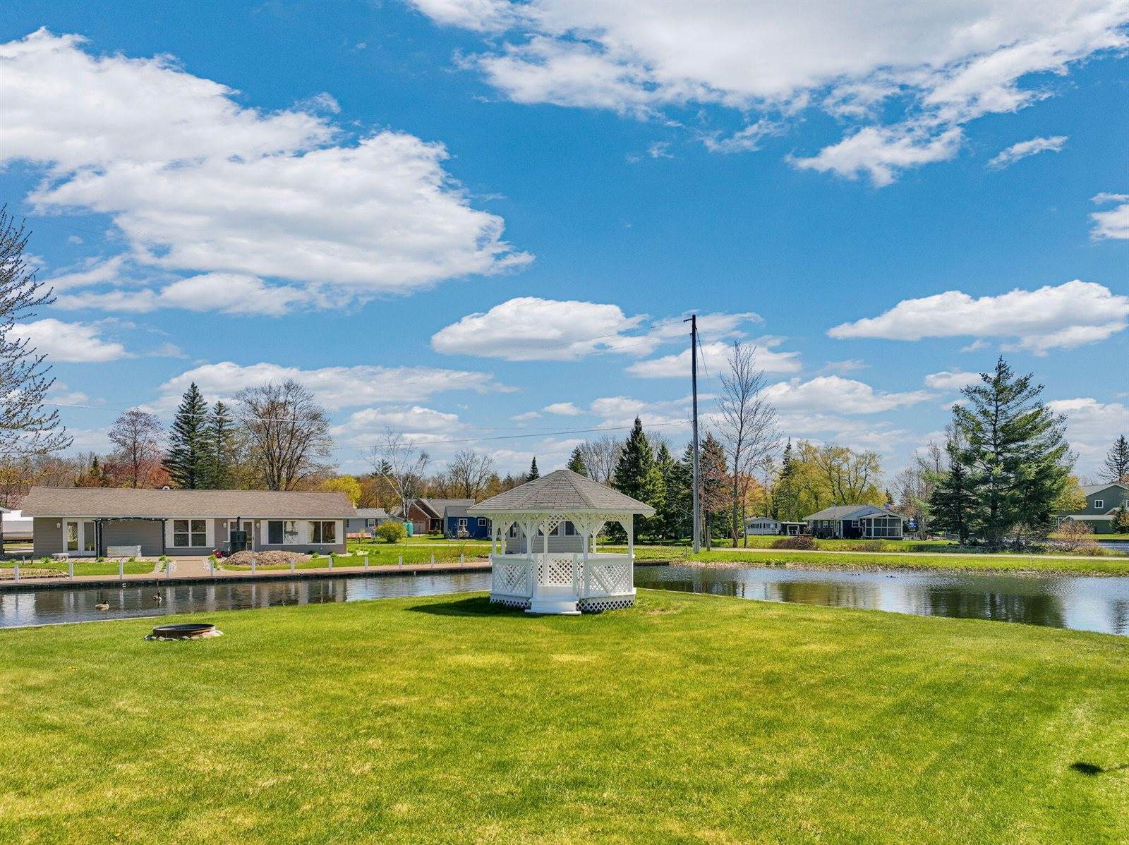 4660 Cains Drive, Houghton Lake, MI 48629