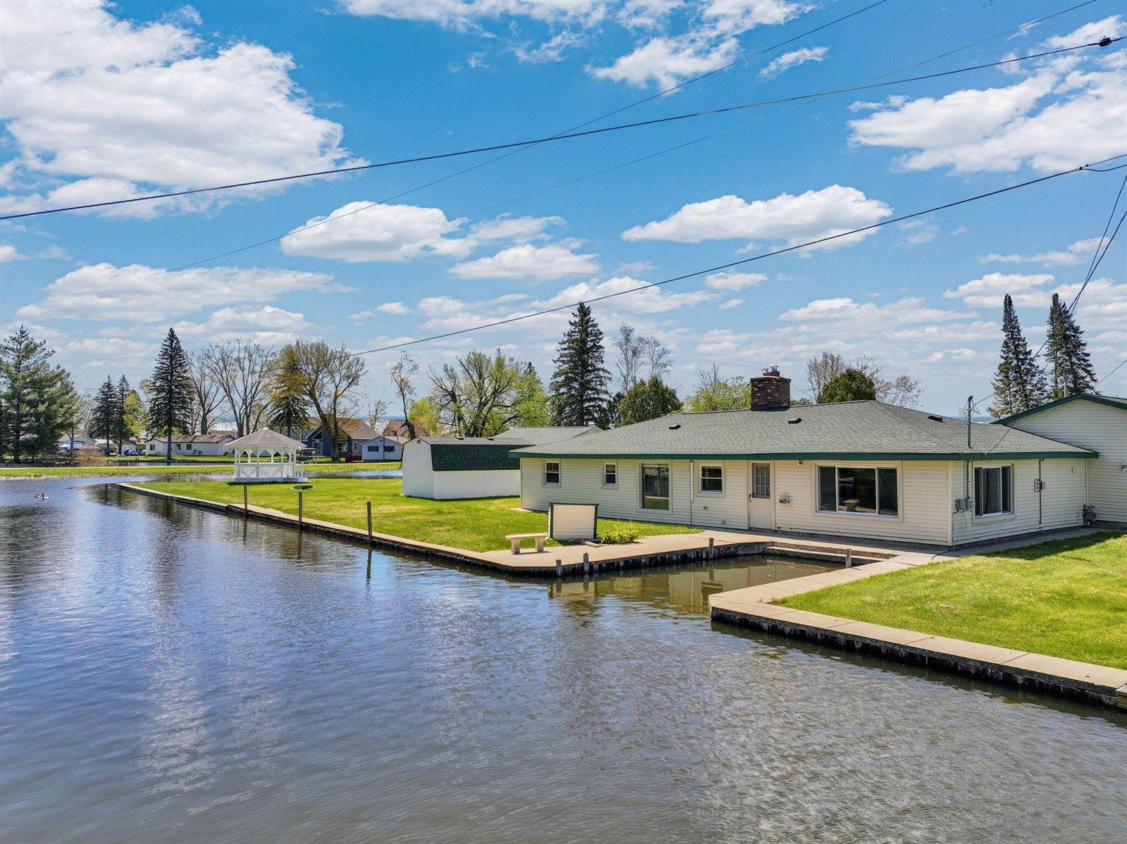 4660 Cains Drive, Houghton Lake, MI 48629
