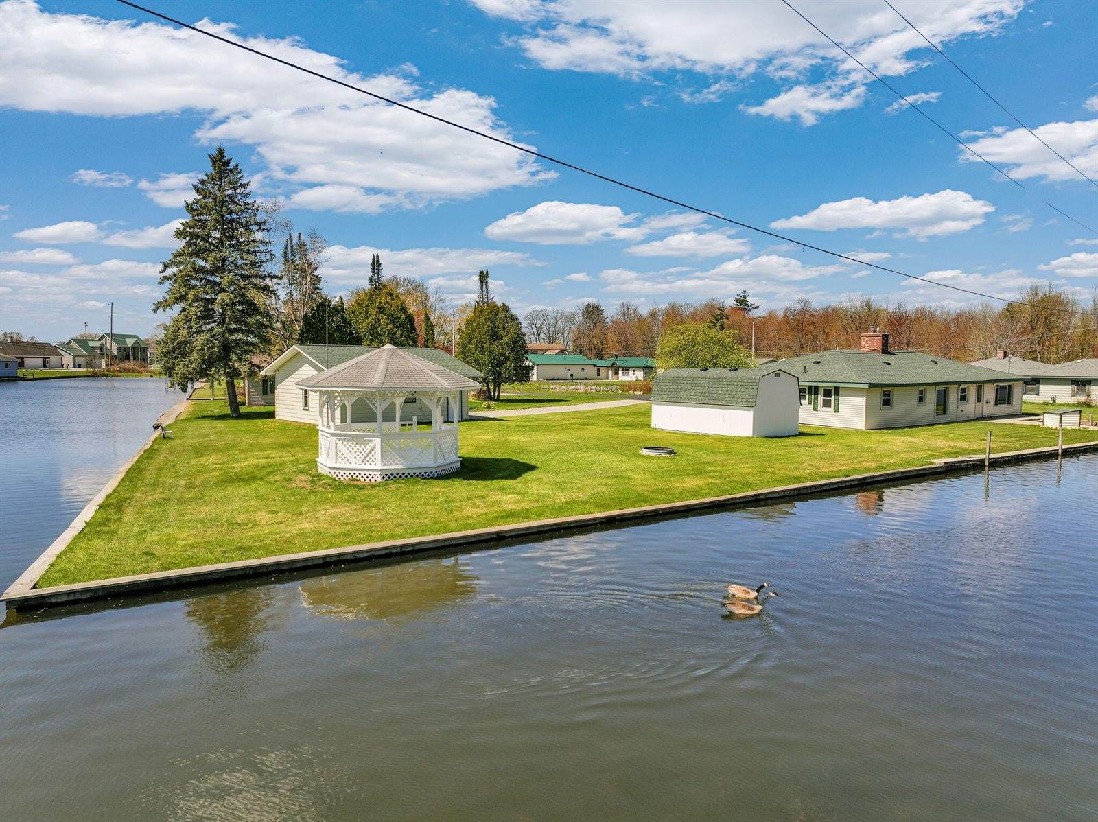 4660 Cains Drive, Houghton Lake, MI 48629
