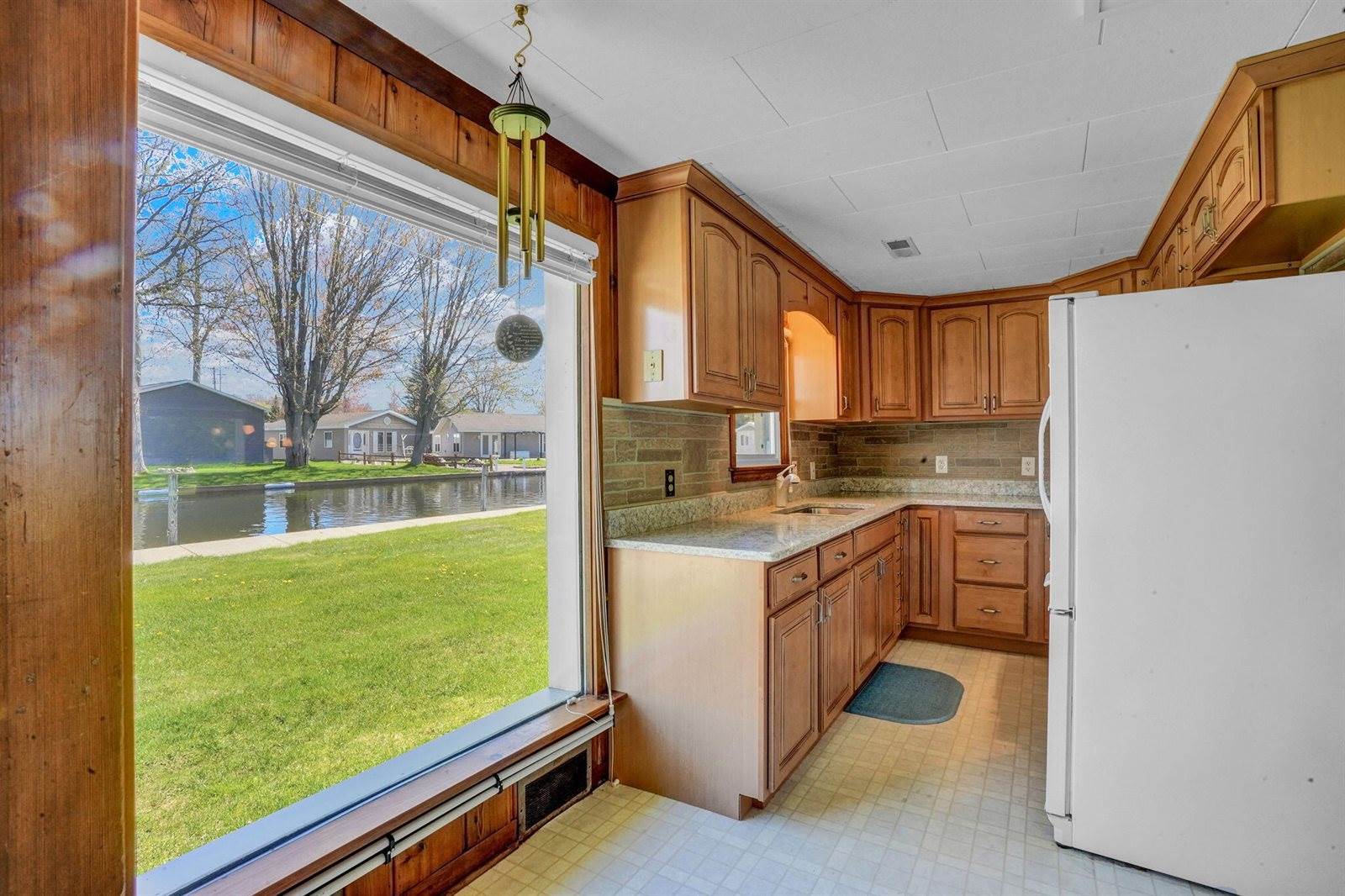 4660 Cains Drive, Houghton Lake, MI 48629