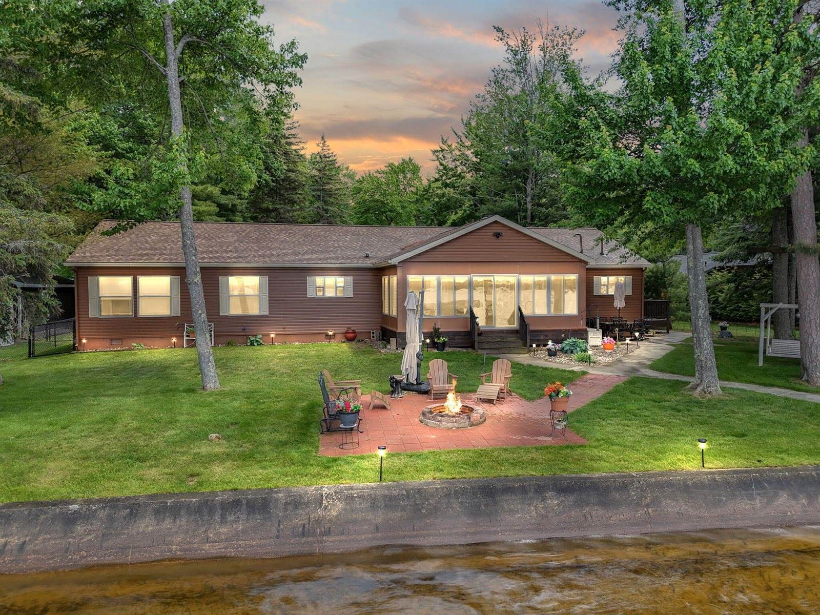 1825 1st Street, Saint Helen, MI 48656