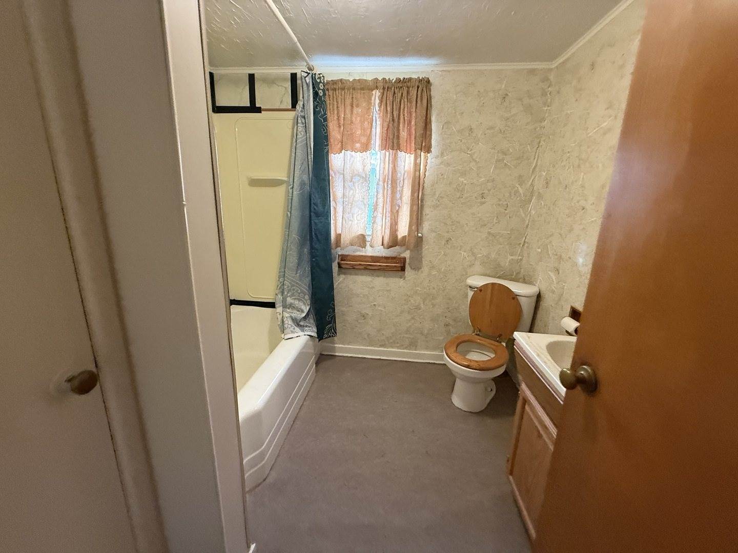 247 17th Place, Clinton, IA 52732