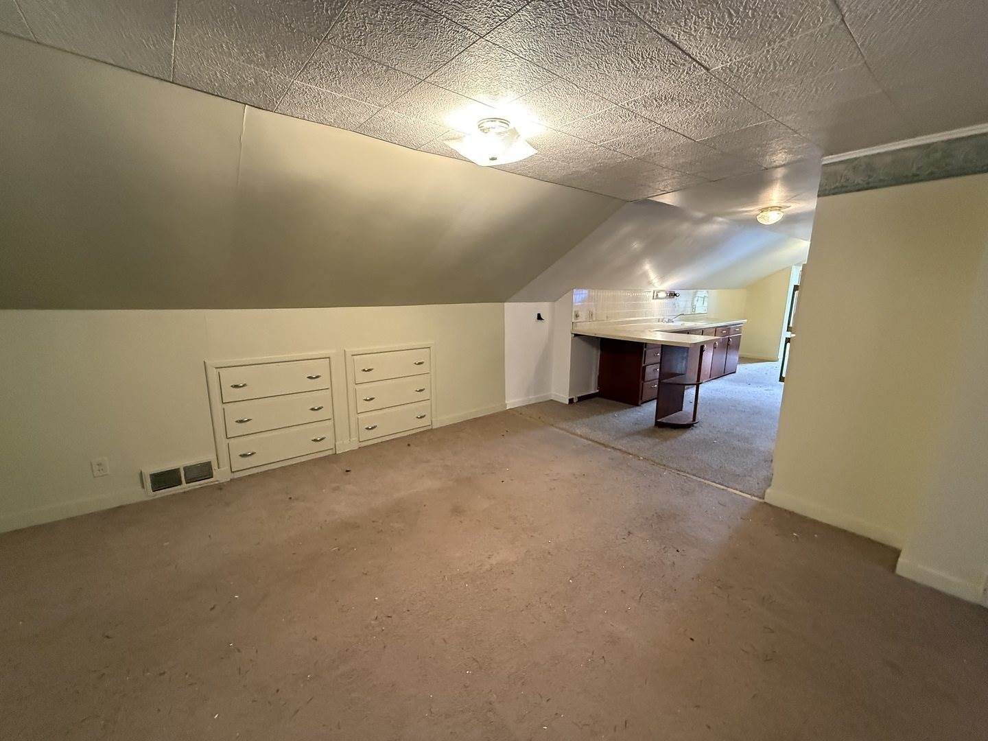 247 17th Place, Clinton, IA 52732