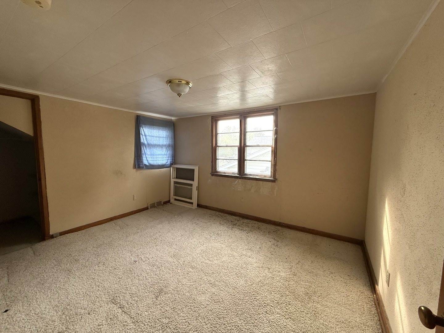 247 17th Place, Clinton, IA 52732