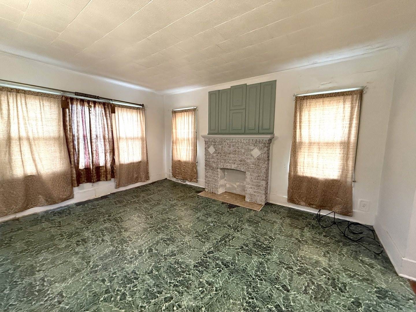 247 17th Place, Clinton, IA 52732