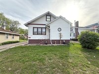 247 17th Place, Clinton, IA 52732
