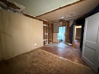 247 17th Place, Clinton, IA 52732