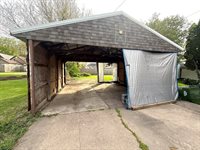 247 17th Place, Clinton, IA 52732