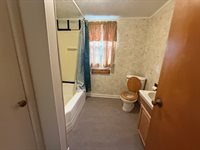 247 17th Place, Clinton, IA 52732