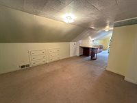 247 17th Place, Clinton, IA 52732