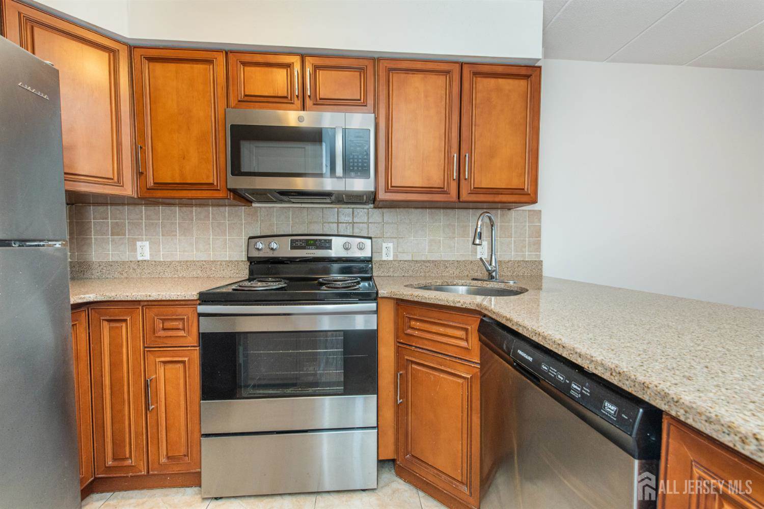 5 Linden Street, Hackensack, NJ 07601