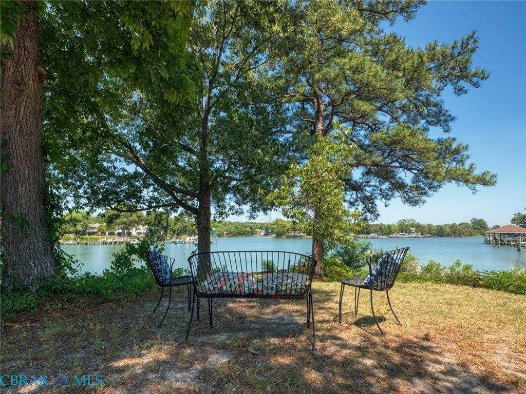7877 Berkeley Drive, Gloucester Point, VA 23062