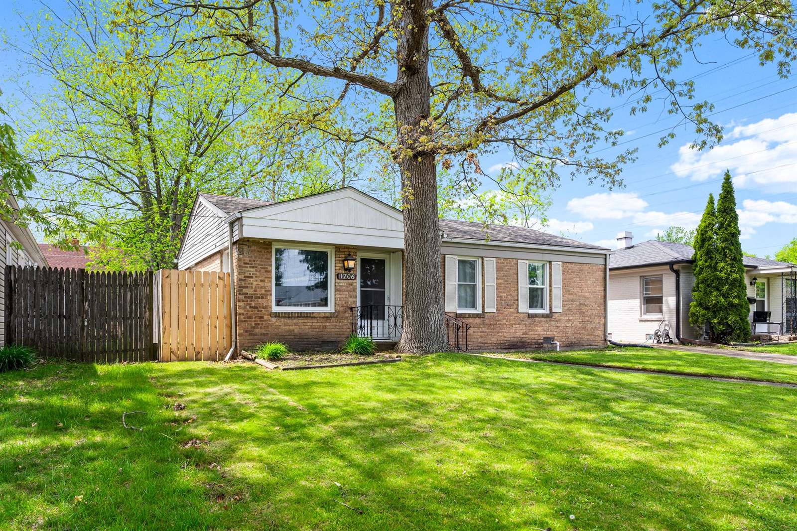1706 North Avenue, Waukegan, IL 60085