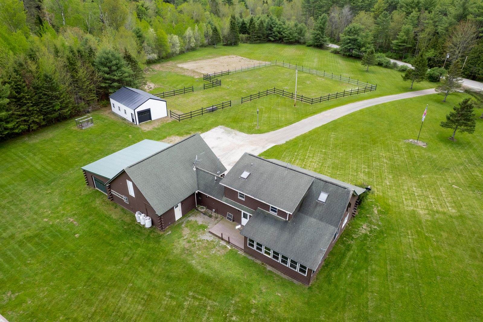 118 County Woods Road, Newport, ME 04953