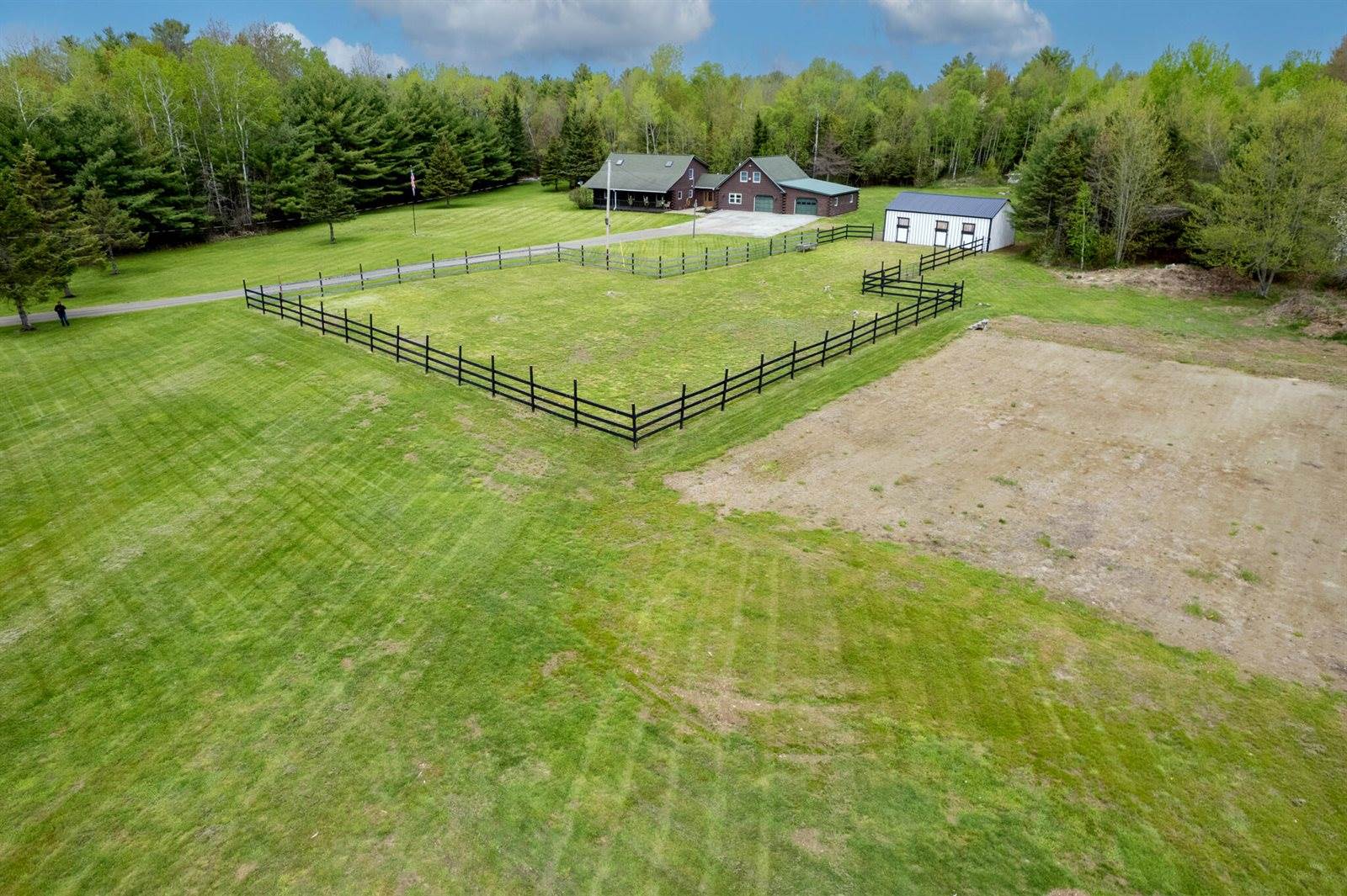 118 County Woods Road, Newport, ME 04953