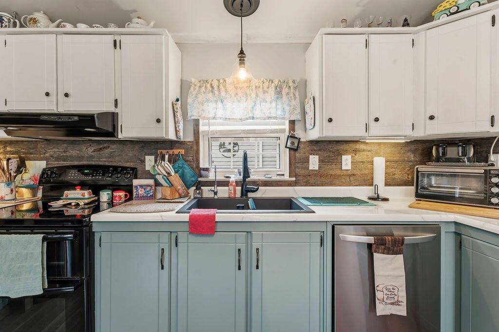 12 Merryman Road, Glenburn, ME 04401