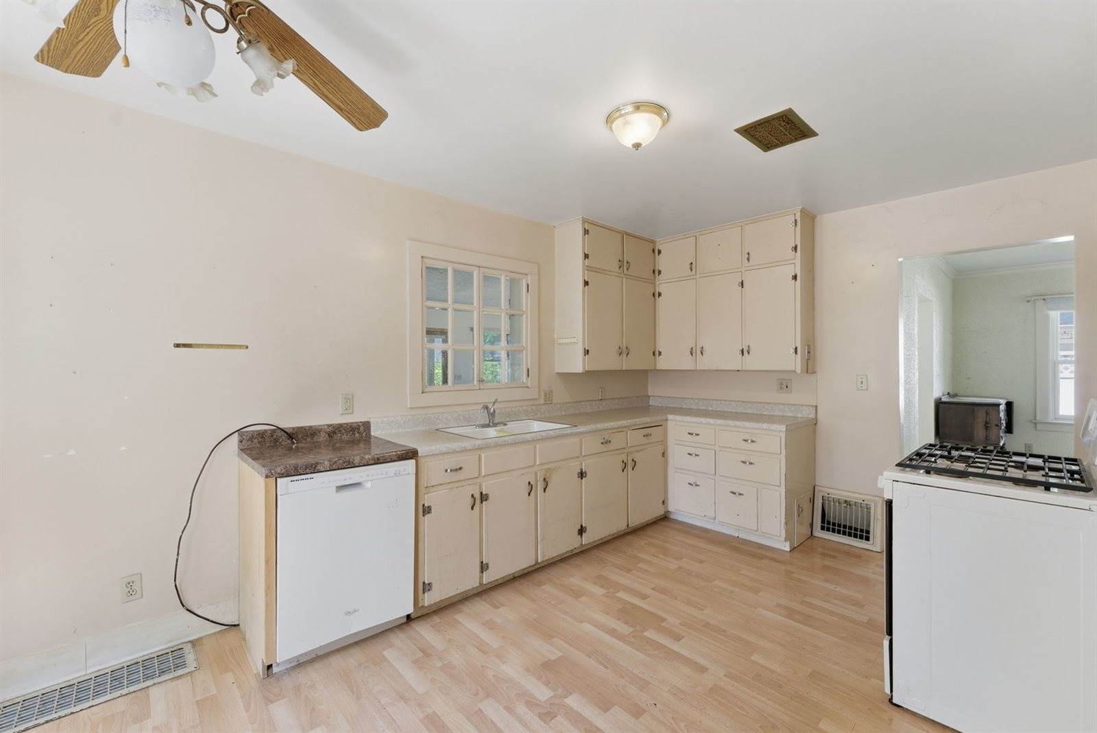 2031 12th Street, East Moline, IL 61244