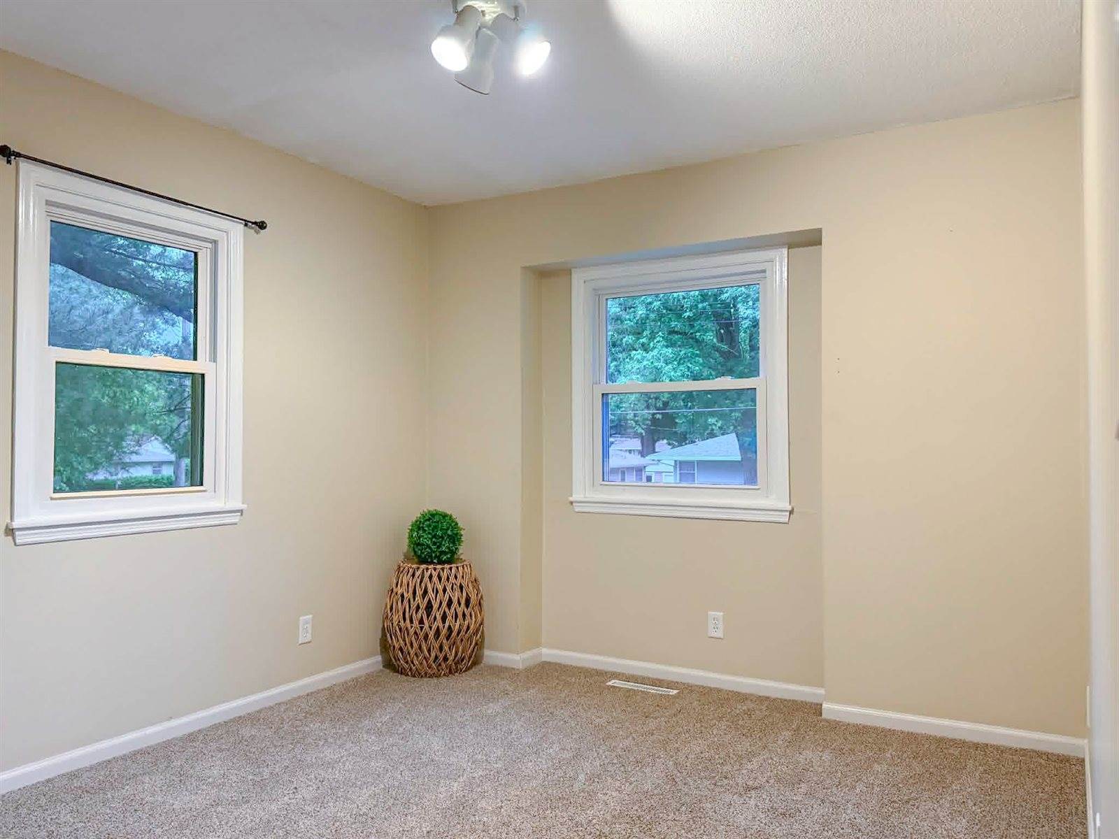4301 38th Street, Des Moines, IA 50310