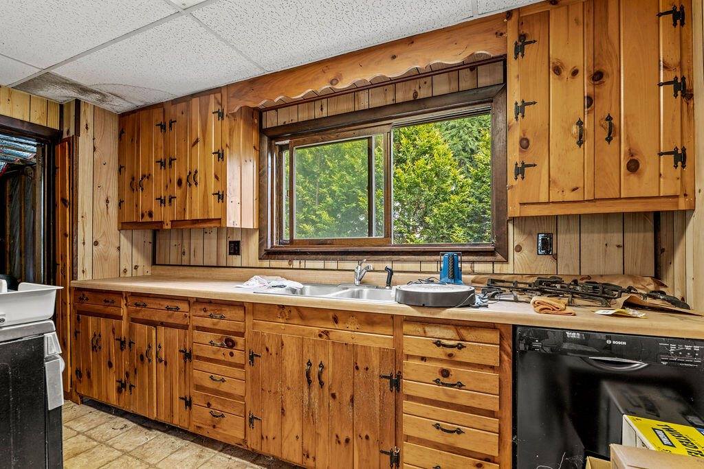26 Lincoln Street, Dover-Foxcroft, ME 04426
