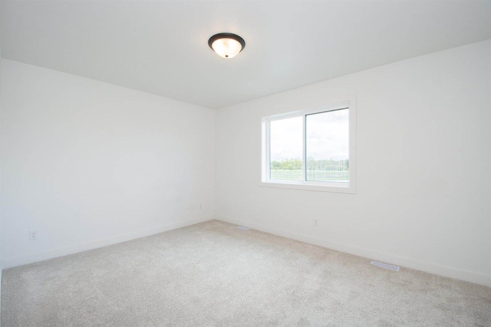 6758 68th Street South, Horace, ND 58047