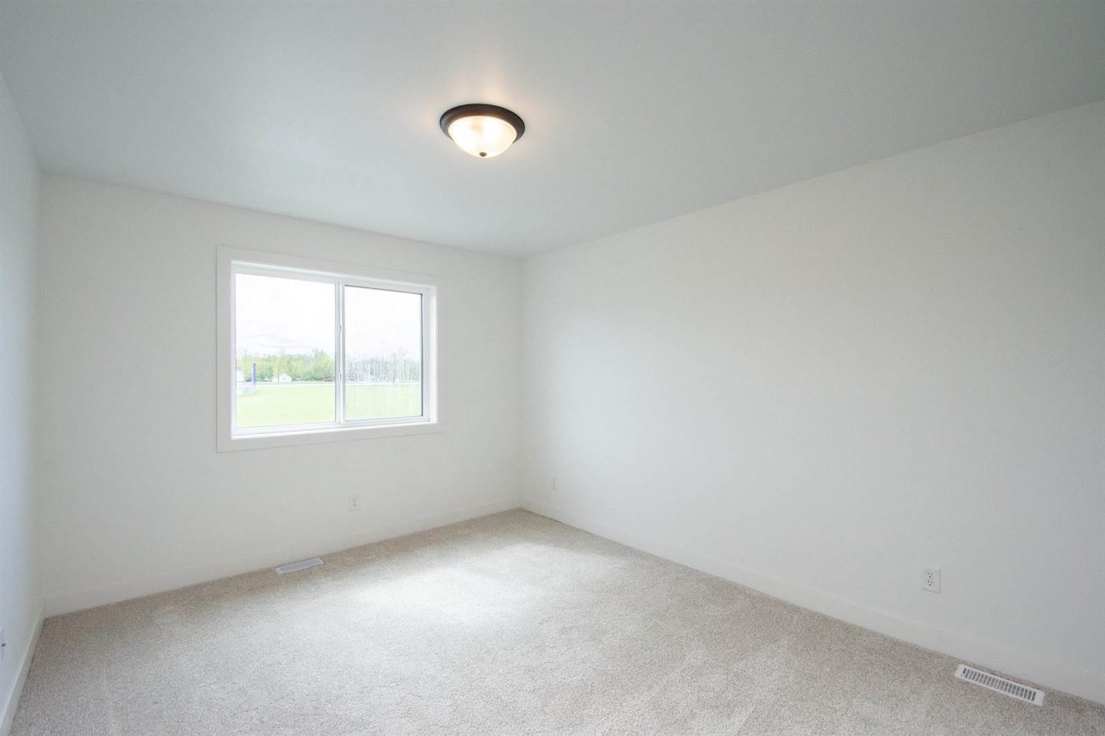6758 68th Street South, Horace, ND 58047