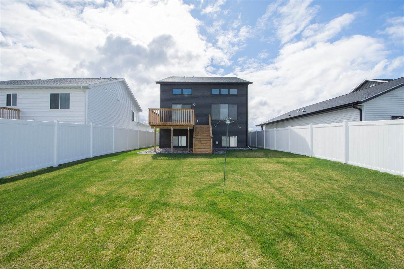 6758 68th Street South, Horace, ND 58047