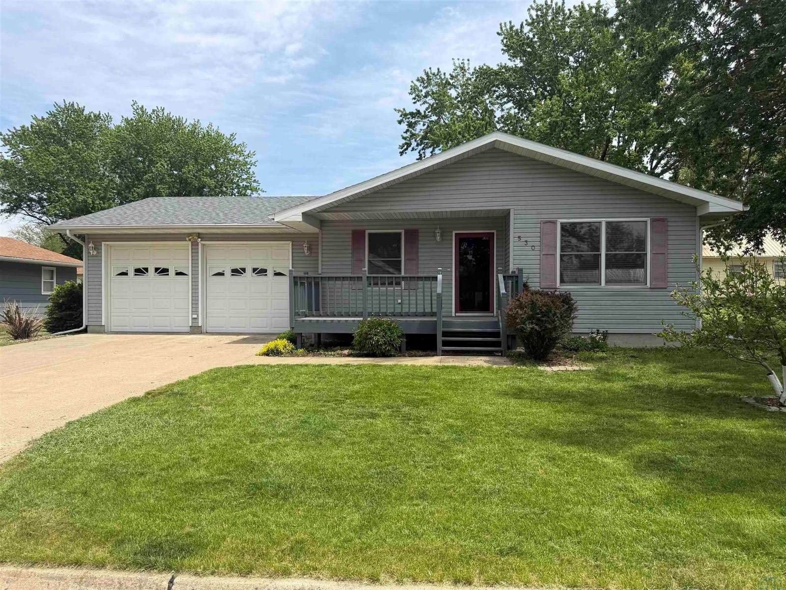 530 S 5th St, Akron, IA 51001
