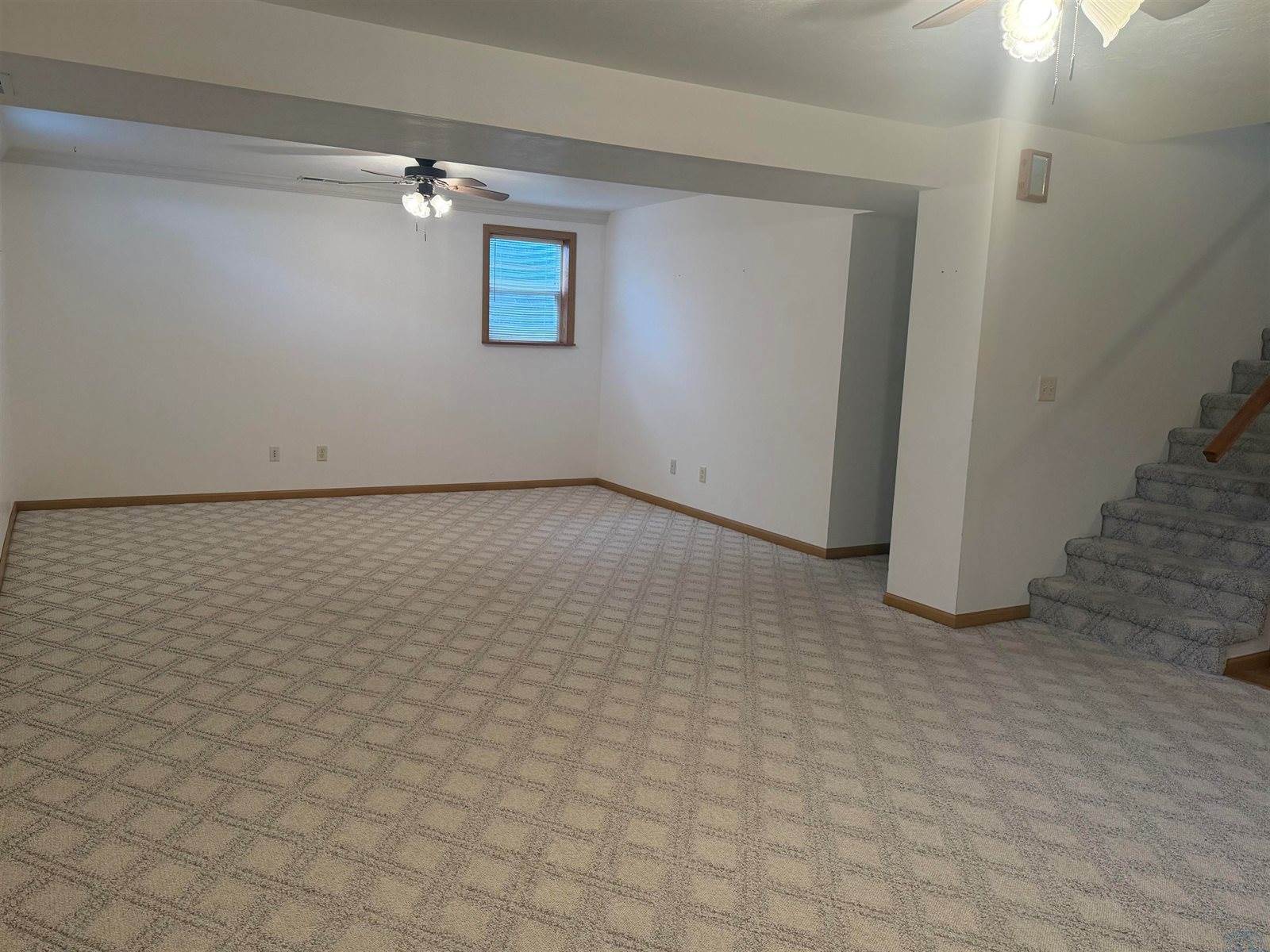 530 S 5th St, Akron, IA 51001