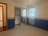 530 S 5th St, Akron, IA 51001