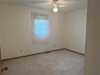 530 S 5th St, Akron, IA 51001
