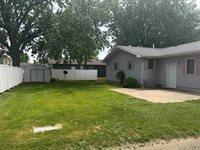 530 S 5th St, Akron, IA 51001
