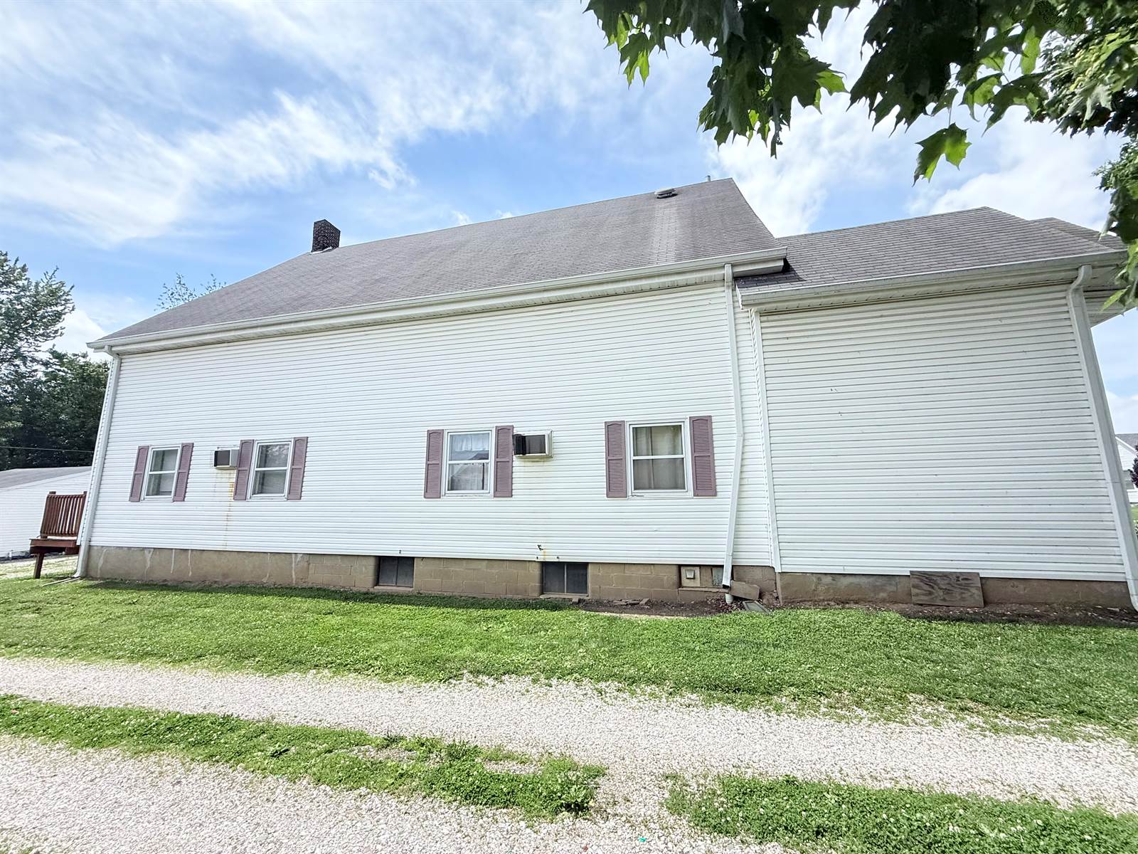221 Jackson St, Sullivan, IN 47885