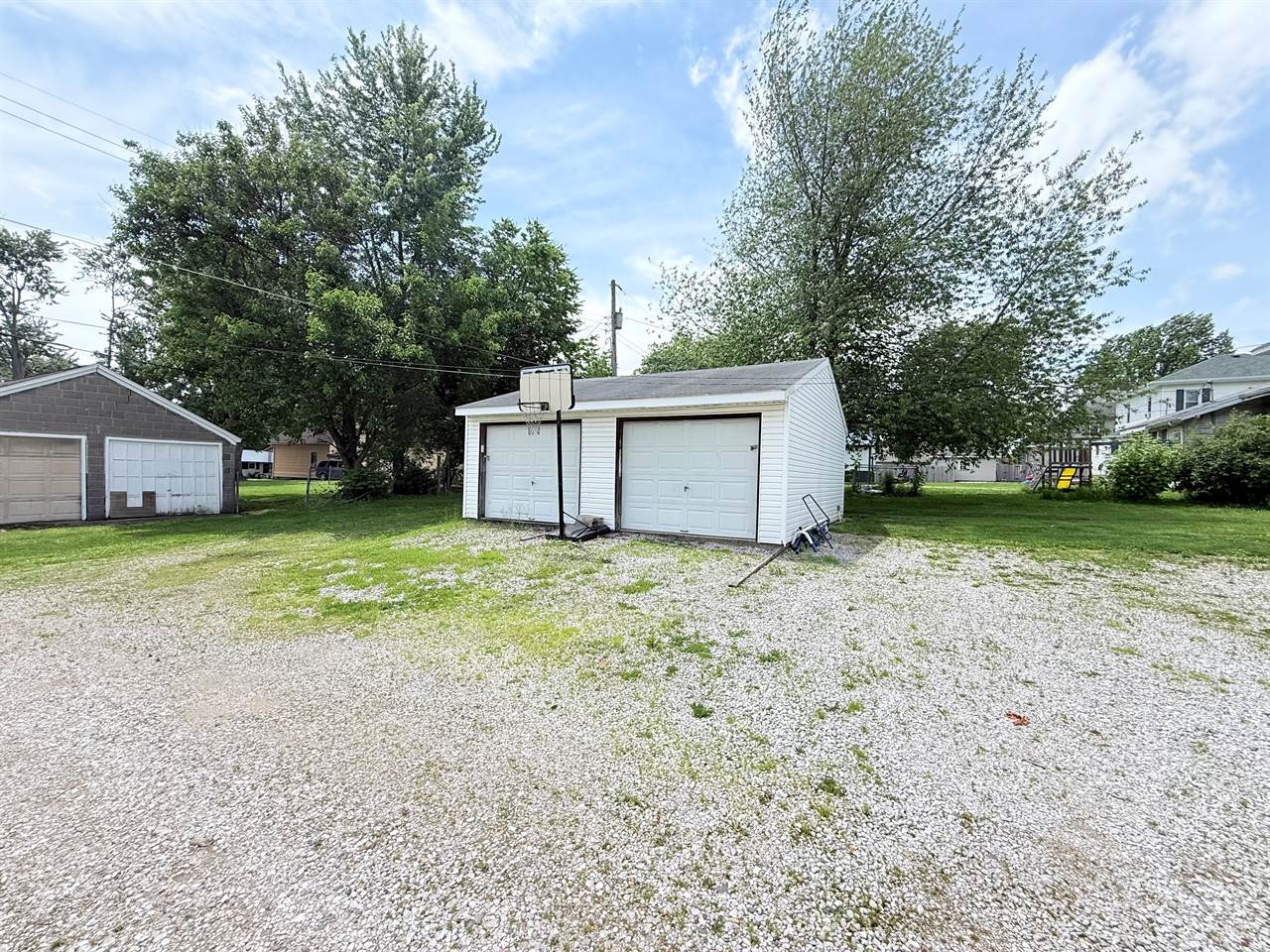 221 Jackson St, Sullivan, IN 47885