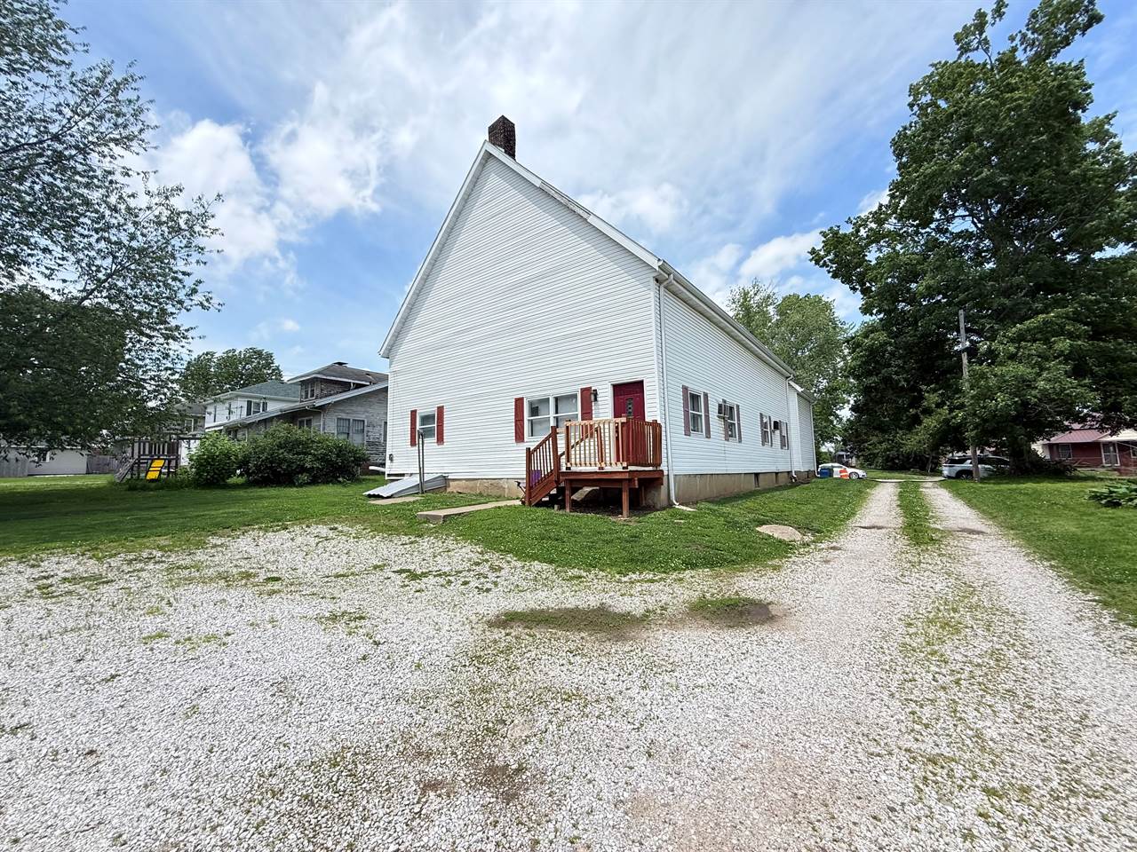 221 Jackson St, Sullivan, IN 47885
