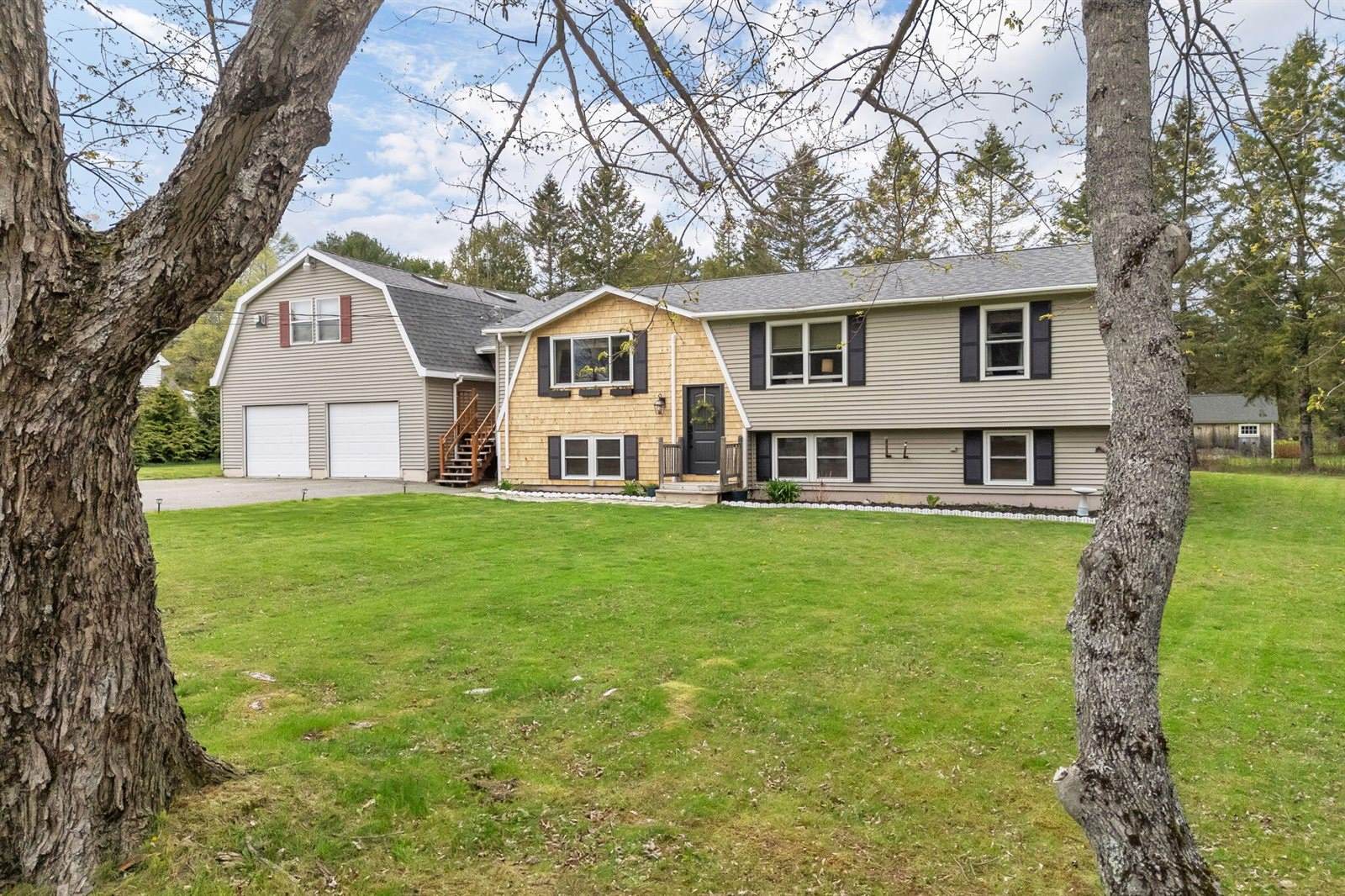 6 Coolidge Avenue, Hampden, ME 04444