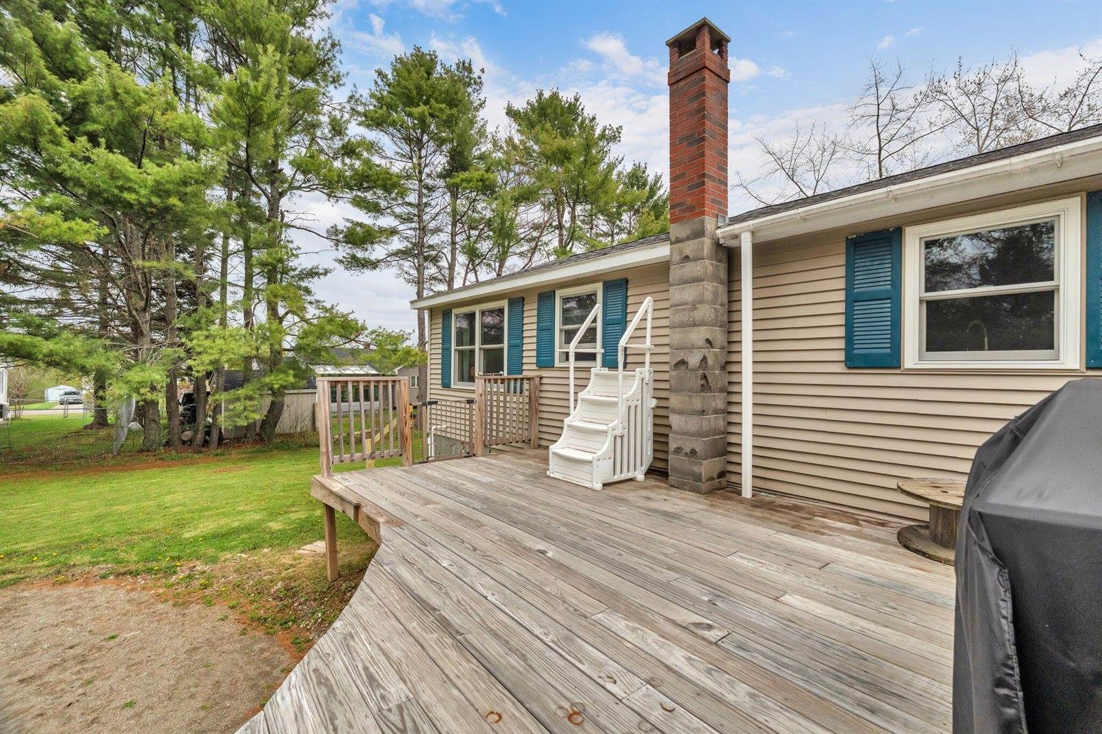 6 Coolidge Avenue, Hampden, ME 04444