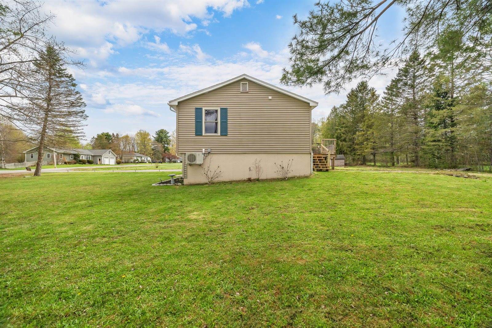 6 Coolidge Avenue, Hampden, ME 04444