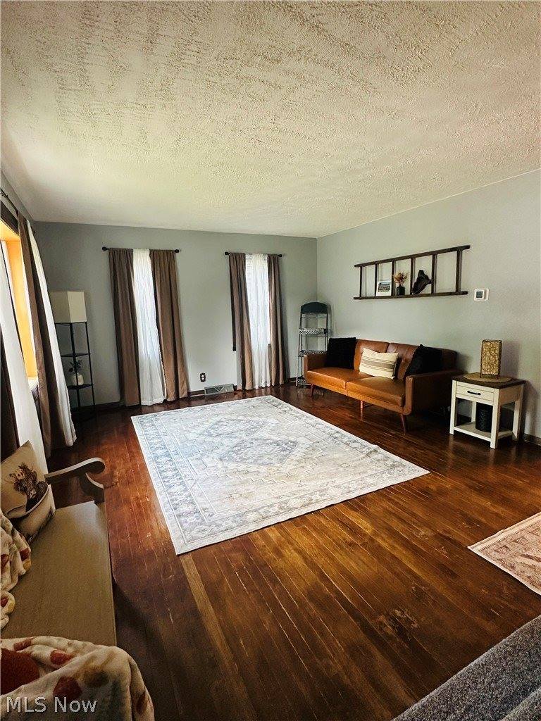 5966 Fairdale Drive, Cambridge, OH 43725